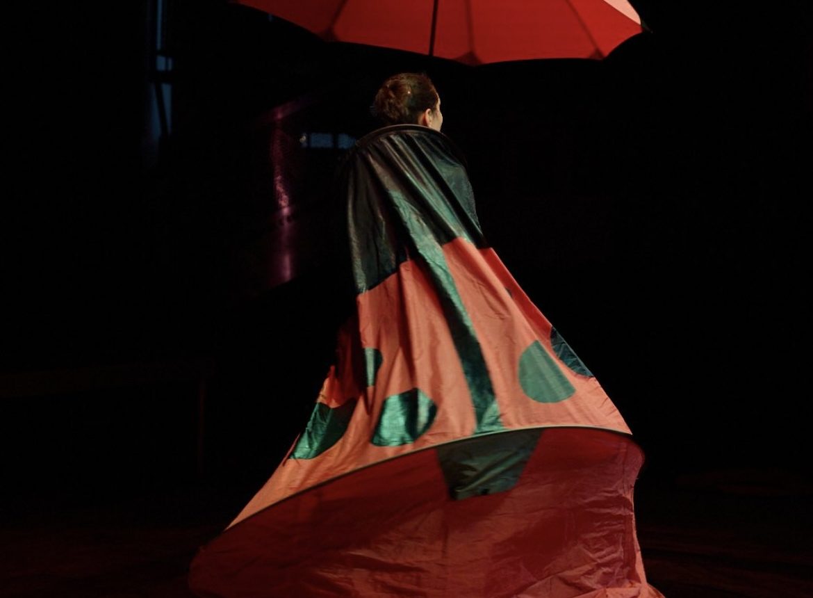 Pieds nus dans l’herbe - Compagnie Arcane © Ernesto Timor